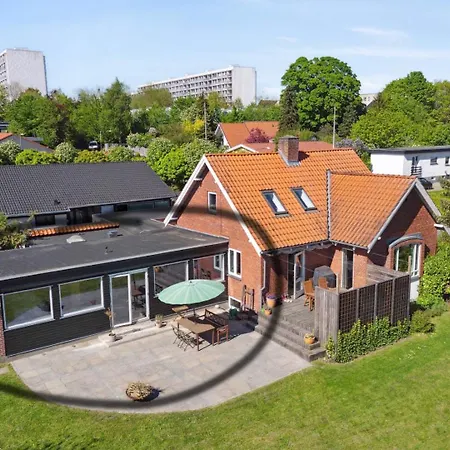 Guest house Cozy With Outdoor Space