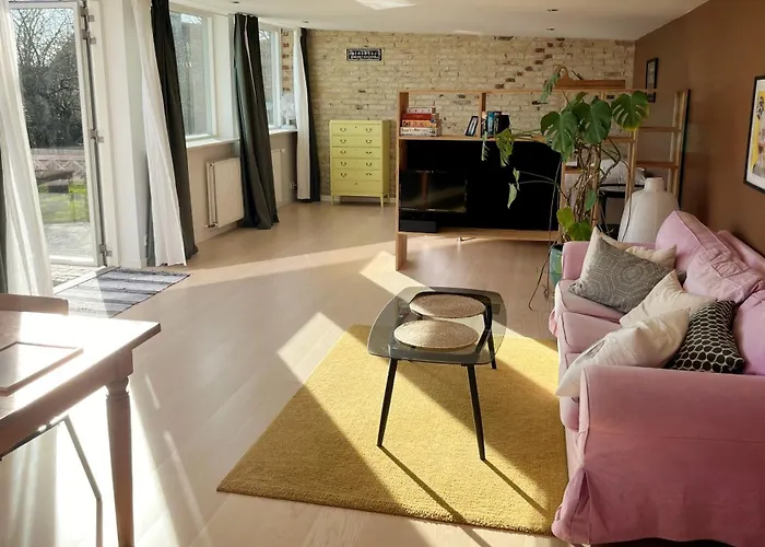 Cozy With Outdoor Space 招待所